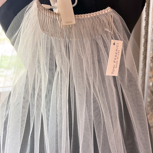 Toni Federici Kaye Veil - Picture 2 of 4